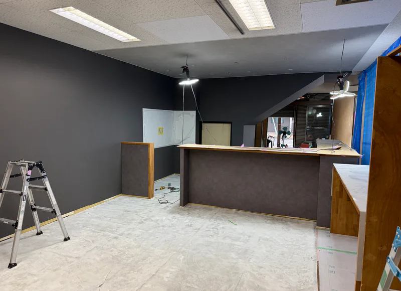 山一ビルヂング内の店舗づくりの様子